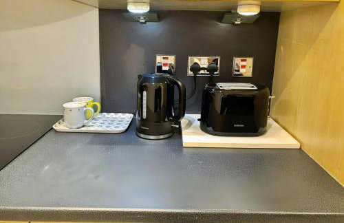 Spacious 3 bed Apt with parking near Harborne High Street - Photo 11