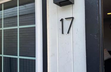 Hip & Quirky Montrose Flat with Pool Access & Parking - Foto 17