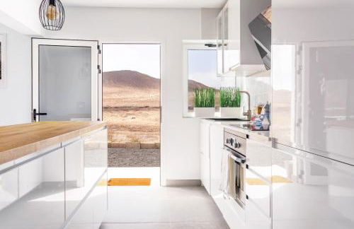 Casita San Juan, near Famara Beach, Surf, Kite, Hike - Photo 9