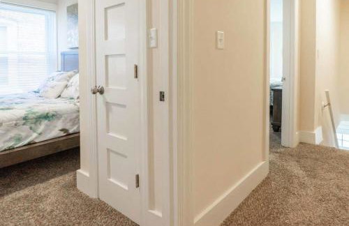 Cozy 3BR Townhome Perfect Location ABODEbucks - Foto 24