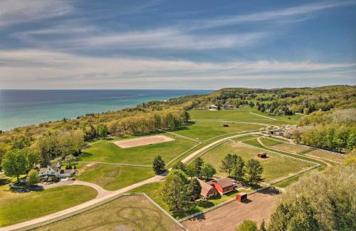 9 Mi to Boyne Resort! Farmhouse Near Town and Lake - Foto 29