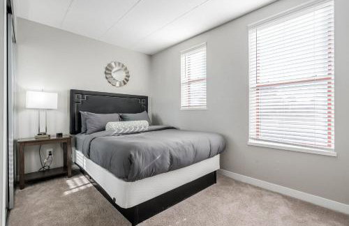 Modern Mass Ave 1BR Apartment with Kitchen - Foto 11