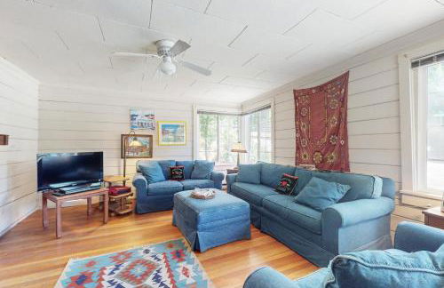 Walk to Town! Dog-Friendly Quincy Getaway with Deck - Foto 2