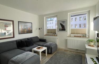 Zentrale FeWo Küstenglück nah am Deich - Foto 1