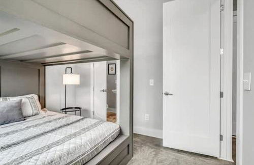 Nash Getaway - Private Rooftop Patio - Sleeps 12 - Foto 13