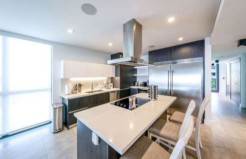 Bayview Villa by Rove Travel - Waterfront with Patio - Foto 9