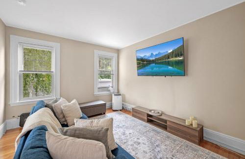 Salem 3 Bedroom with Gameroom, Balcony, Parking, and more - Foto 1