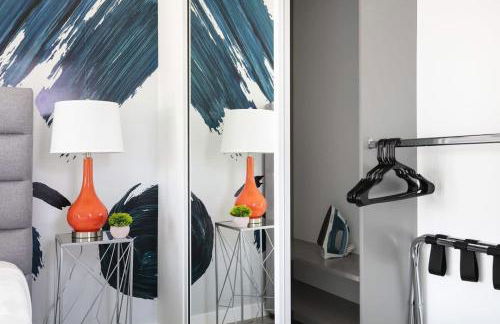 Upscale LA Getaway Sleeps 8 with Free Parking - Foto 28