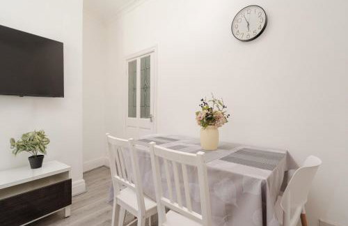 Modern 3-Bedroom Home in-Steps from Crown Point - Foto 33