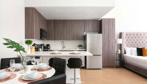 Bright 2BR Loft Sleeps 7 with Full Kitchen and Fast WiFi - Foto 3