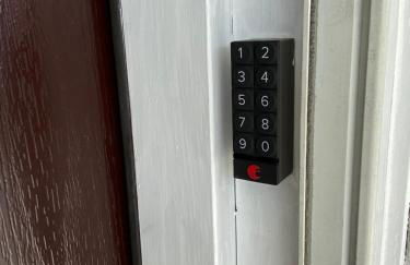 Cozy 3-bed home close to beautiful beaches. - Photo 4