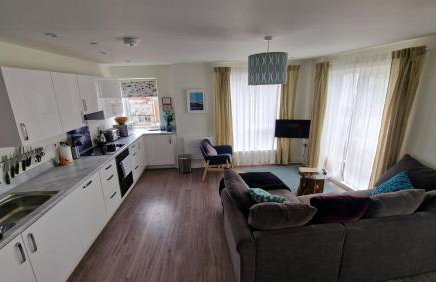 Number 15 Luxurious Two Bedroom Apartment - Photo 5