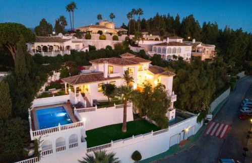 Large Family Villa 500m From Beach with Stunning Views - Photo 37