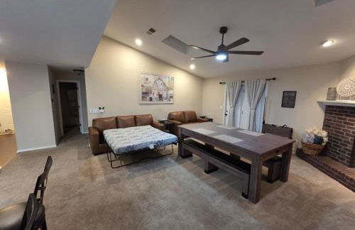 Family Fun! Sleeps 8, King Bed, 2 Queens, and Sofa Bed, Games - in Rogers - Foto 46