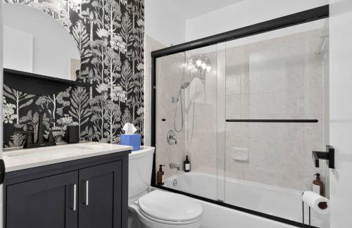 4BR House Mins to Downtown Annapolis with Firepit, Basement Bar, & Sleeps 12 - Foto 20