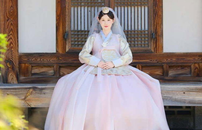 Traditional Hanbok Rental - Photo 4