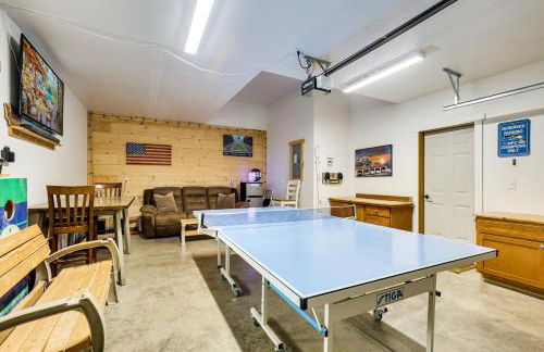 Hot Tub and Game Room Ronald Retreat 2 Mi to Lake! - Foto 21