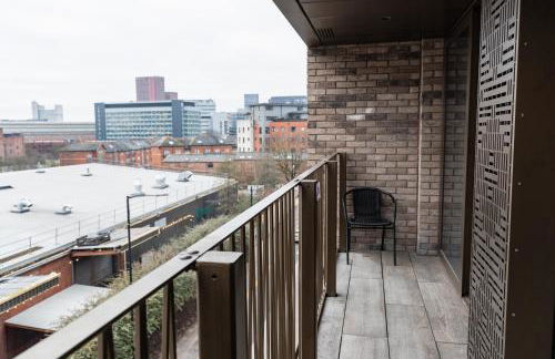 Luxury 2 Bed Apartment, with a balcony city & canal view in Manchester City Centre! - Foto 20