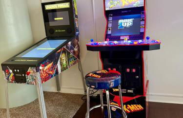 2BR Downtown Gem with Arcade games! - Sleeps 7 - Near Convention Center - Stadium - Photo 9