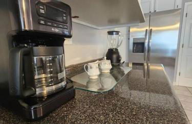 Large near Shops/Dining & easy access to freeway - Foto 40