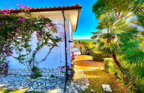 Villa Renata, bellissima villa con terrazzo vista mare e spiaggia inclusa - Foto 35