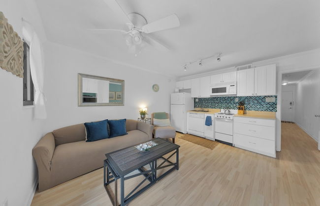 Beachy Days Escape - Cozy Haven Steps From Beach! - Foto 17