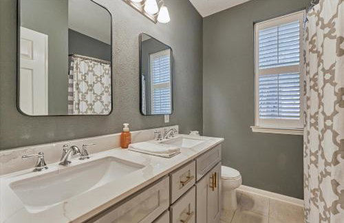 Woodlands Grand 3BR Cozy House - Photo 13