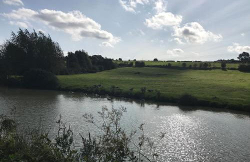 Rew Farm Country & Equestrian Accommodation - Sunrise Lodge - Foto 12