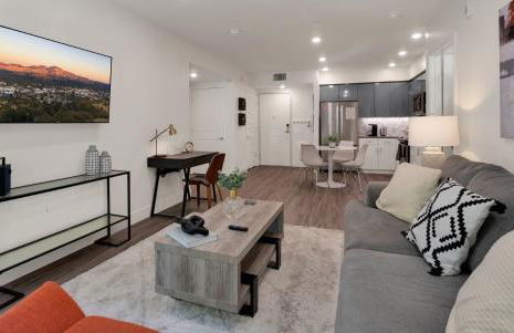 Elevator-King Bed-Walk Downtown-Free Garage Parking-Laundry - Foto 42