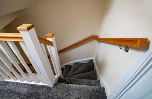 Luxury 5BDR with City Access, Free Parking and Wi-Fi - Photo 28