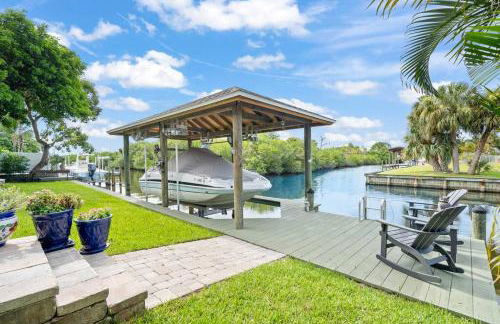 Waterfront Oasis with Private Heated Pool & Dock - Foto 22