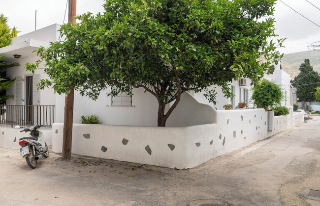 Parikia's Urban Oasis - Photo 37