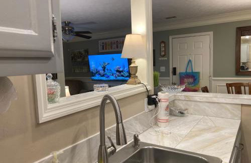 Classic City 3 bedroom 2 bath condo with deck close to UGA, Five Points, and Memorial Park in Athens - Photo 12