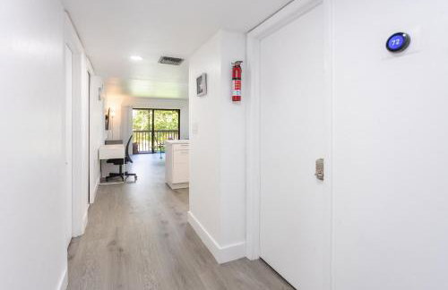 Bass & Sun Condominium 2/2 Bedroom - Photo 6