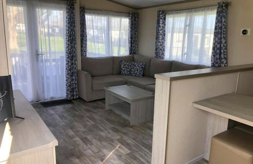 Relaxing Retreat with Hot Tub - Photo 12