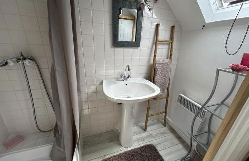 Le Cocon rouge - studio en plein centre historique - Photo 4