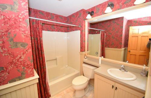 Stratton Mountain Condo with a Hot Tub! Sleeps 12! - Photo 14