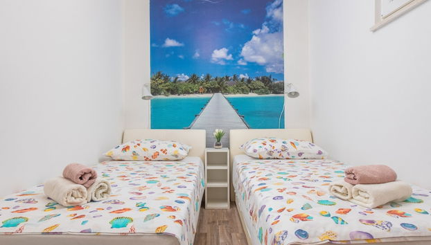 Beachfront villa Mihovil w. beach access - Foto 4, Habitación