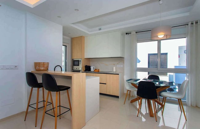 Sunset Paradise - Sleeps 4, Pool, Terrace & Views - Foto 12