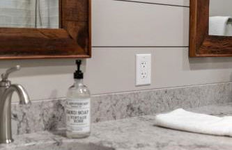 Secluded 4 bedroom with hot tub minutes from campus - Foto 10