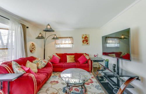 Milford Family Home with Koi Pond and Porch! - Foto 5