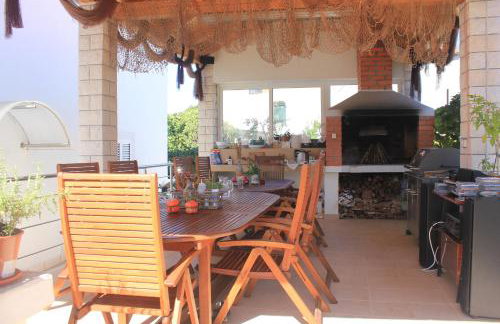 Apartments by the sea Sutomiscica, Ugljan - 8474 - Photo 8