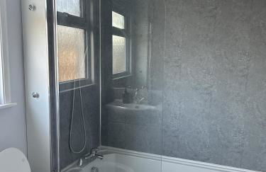 3 Bed House Close to Gatwick - Foto 19