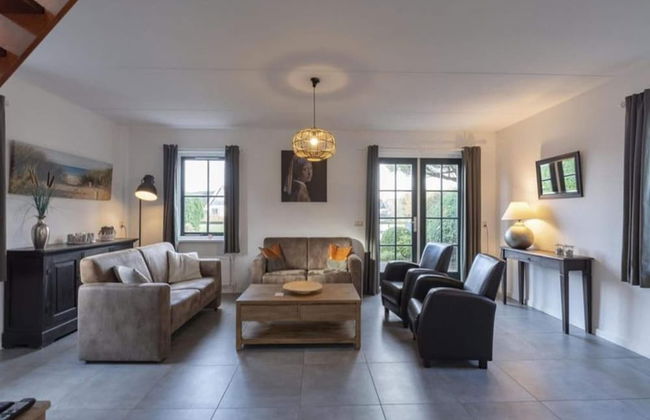 Beautifully Situated Luxury Villa on the Water - Foto 80