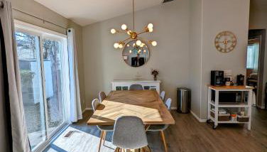 Contemporary 2-Bedroom Close to Downtown, Dining - Foto 4