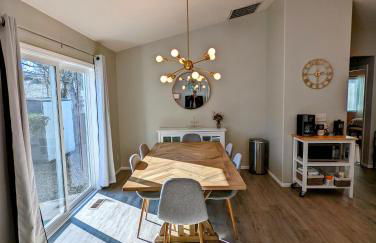 Contemporary 2-Bedroom Close to Downtown, Dining - Photo 4