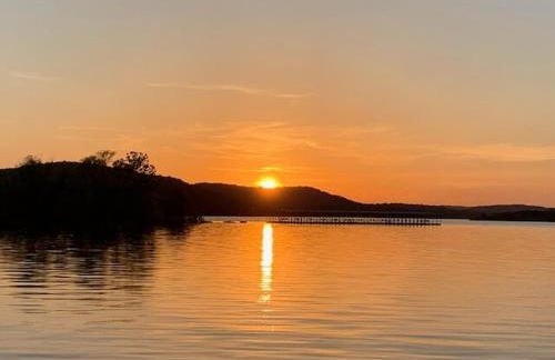 Lake Front King Suite: Full Kitchen-Lakefront Deck- Shared Hot Tub - Foto 14