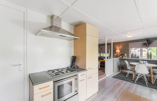 Lovely Wooden Chalet With Garden in Reutum - Photo 6