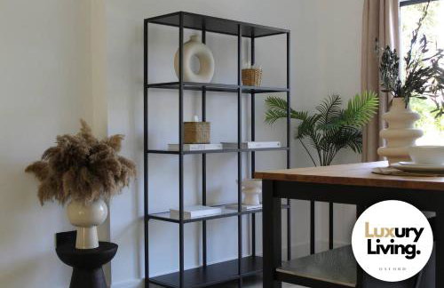 Entire rental unit hosted by Lux Living - Foto 4