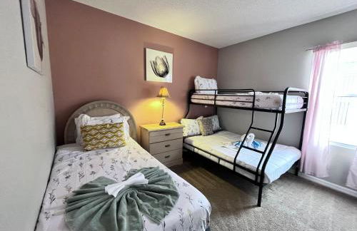 Spacious 2 en-suite BR, pool & spa retreat - Foto 40